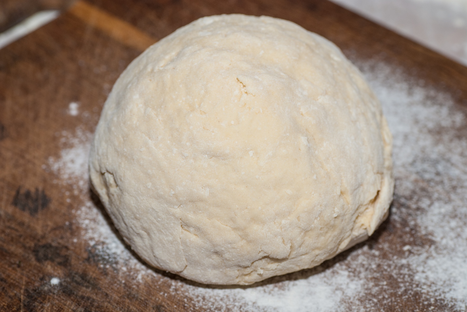 Как готовит тесто для мант