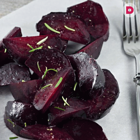 Как готовить свеклу. Как лучше приготовить свеклу. Свекла в пакете. Свекла кубиками в банке\. Как быстро приготовить свеклу.