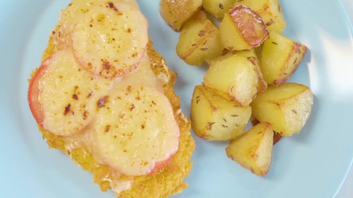 Хрустящая курочка с моцареллой и медовым картофелем
